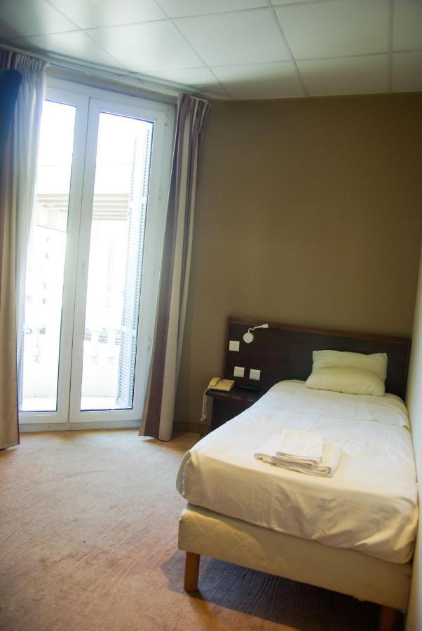 Double or Twin Room Private Bathroom
