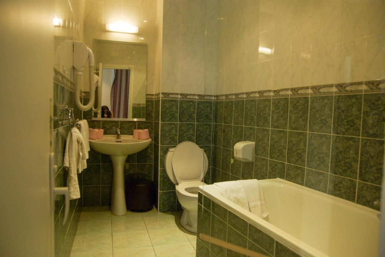 Double or Twin Room Private Bathroom
