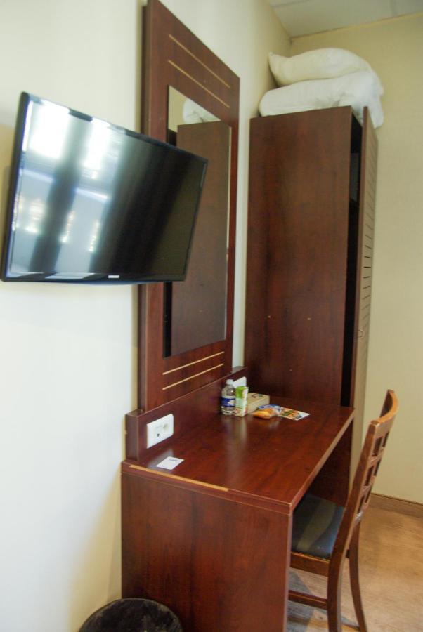 Double or Twin Room Private Bathroom