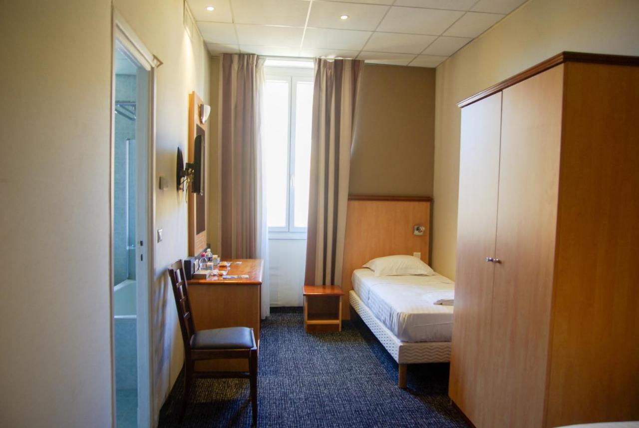Double or Twin Room Private Bathroom