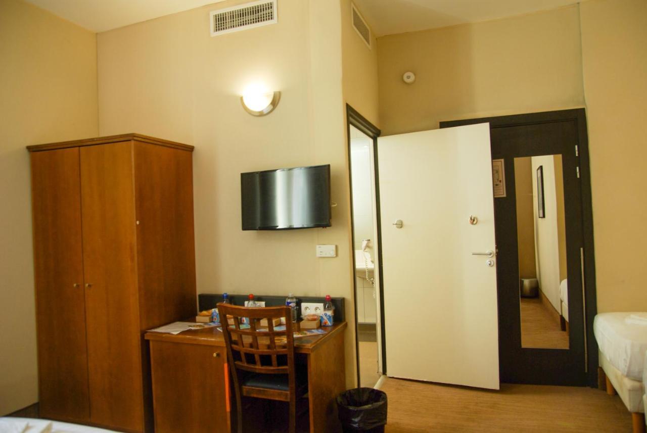 Double or Twin Room Private Bathroom